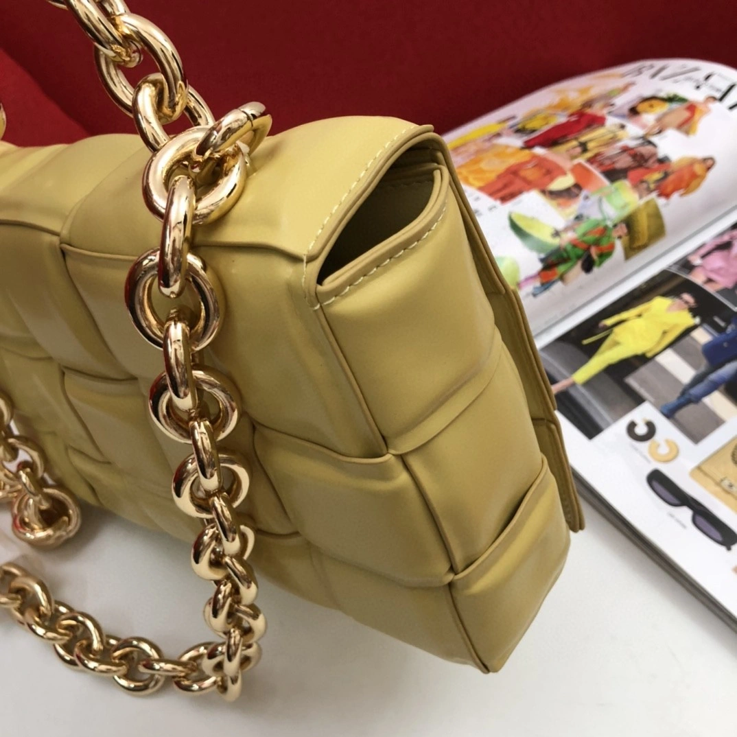 631421-VBWZ0-7142 cowhide padded cassette item : BT-B225D0726W