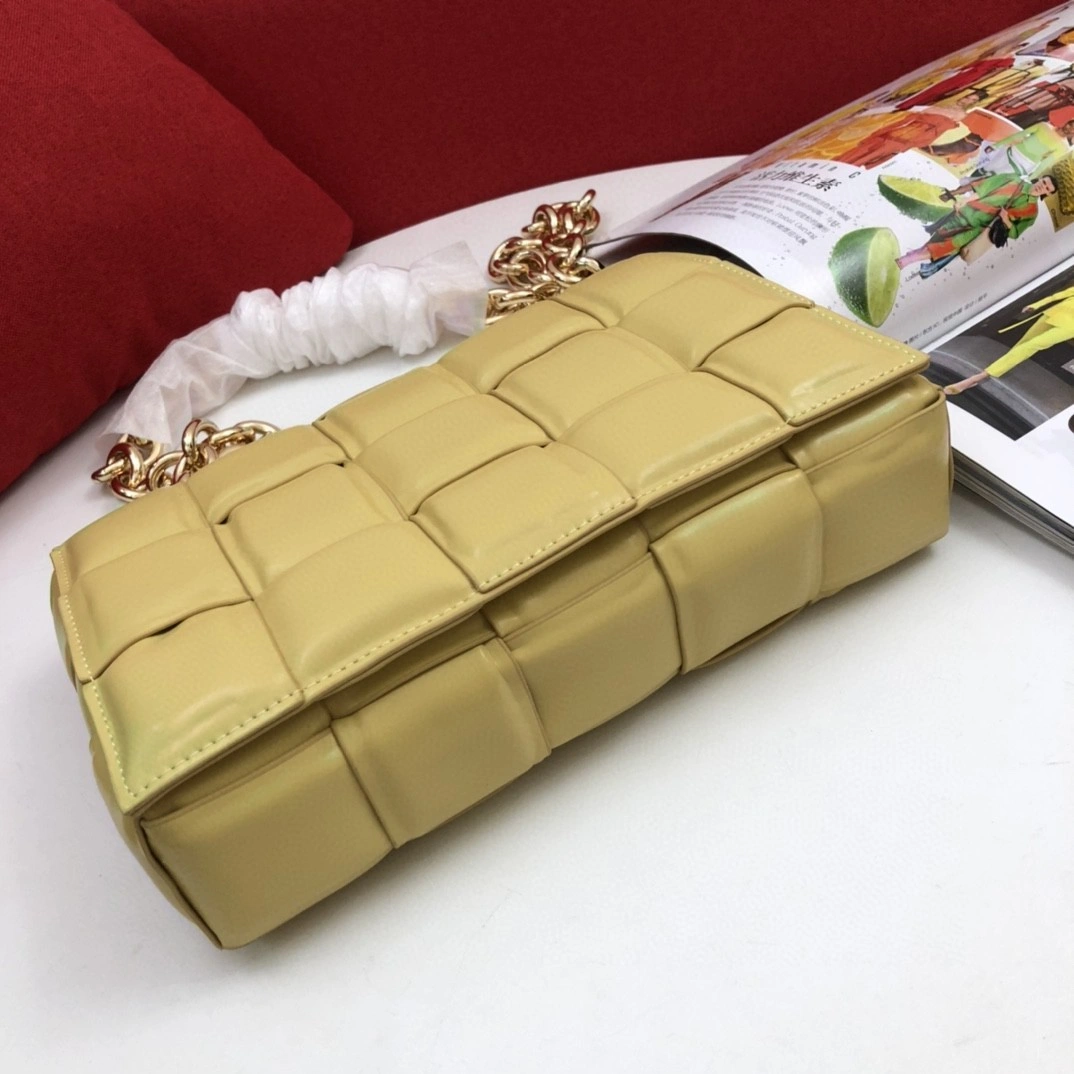 631421-VBWZ0-7142 cowhide padded cassette item : BT-B225D0726W