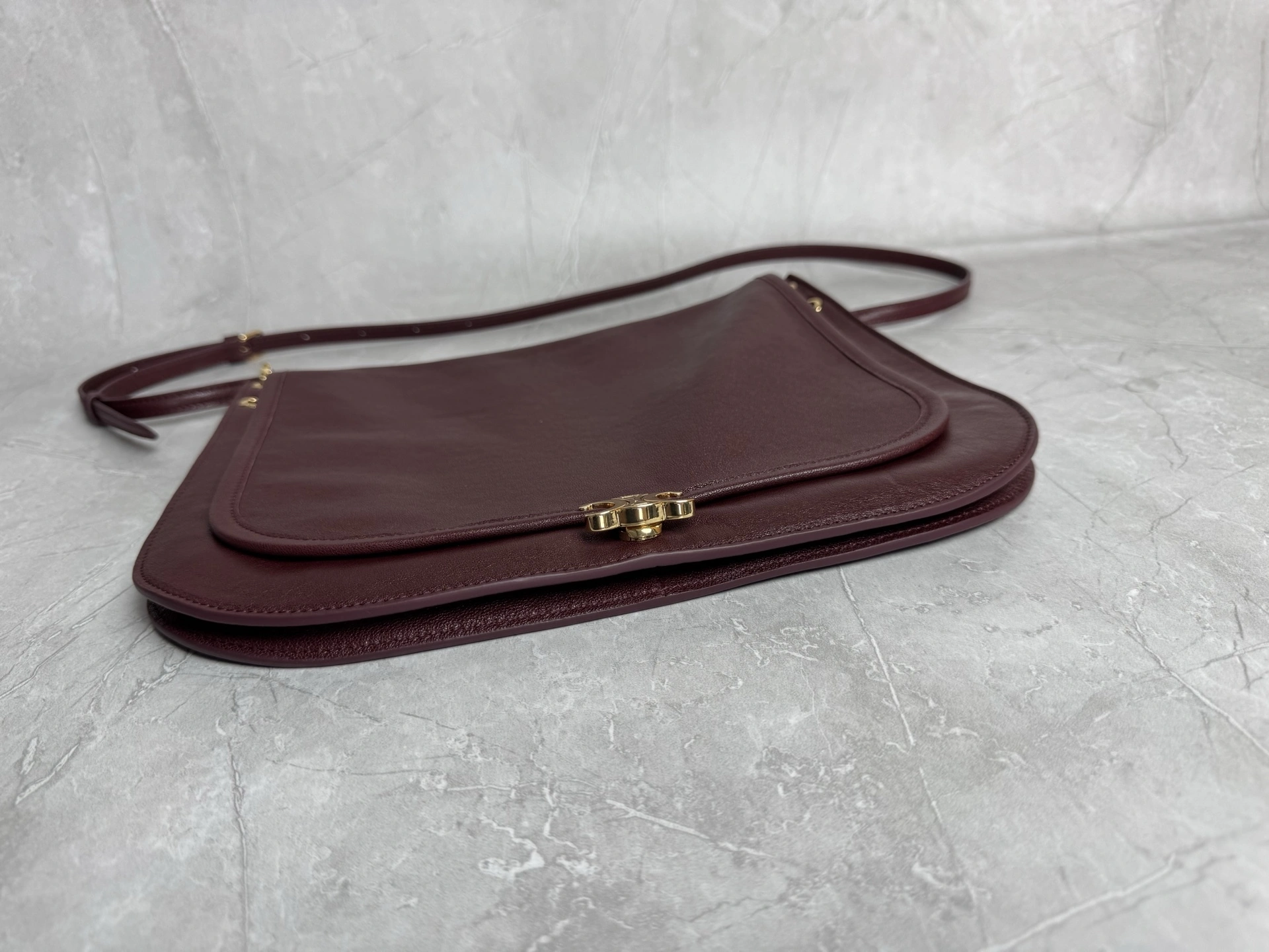 MOMO--358i95 123632T88-28PO high quality version sheepskin Soft Triomphe Besace item:E-B000L1612T