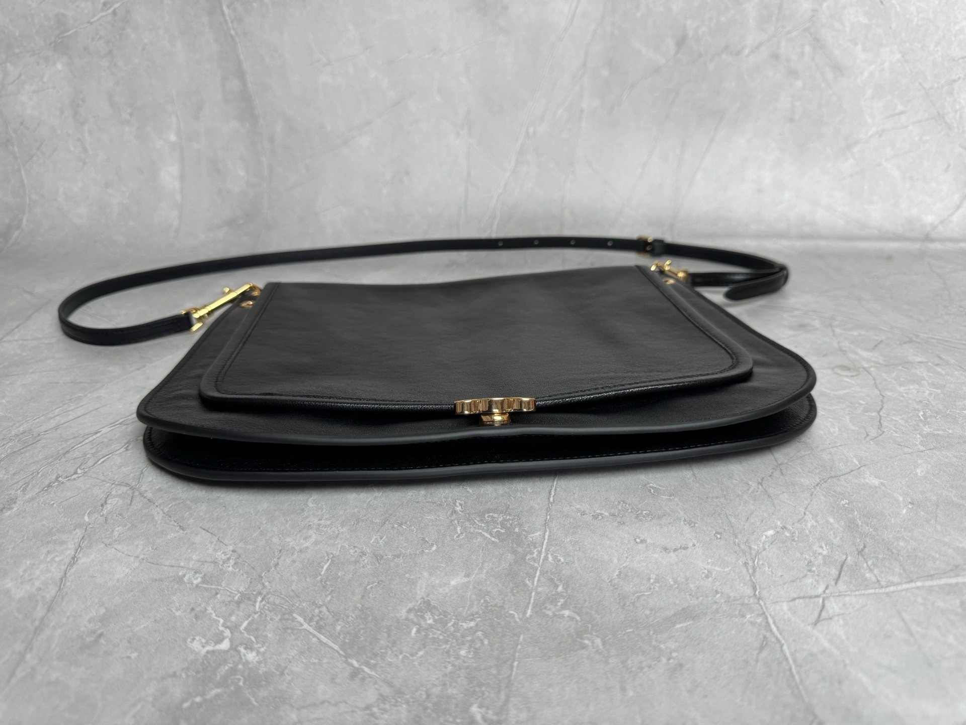 MOMO--358i95 123632T88-38NO high quality version sheepskin Soft Triomphe Besace item:E-B000L1614T