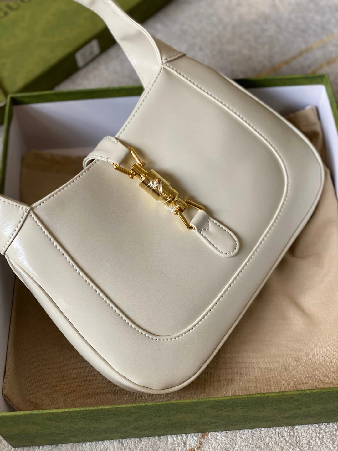 &636709-10O0G-9022 cowhide item : BT-B225D0803W