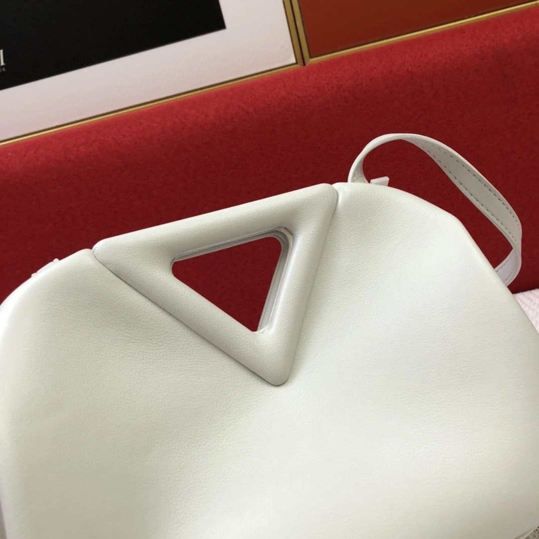 652446 triangle item : BT-B024B2724