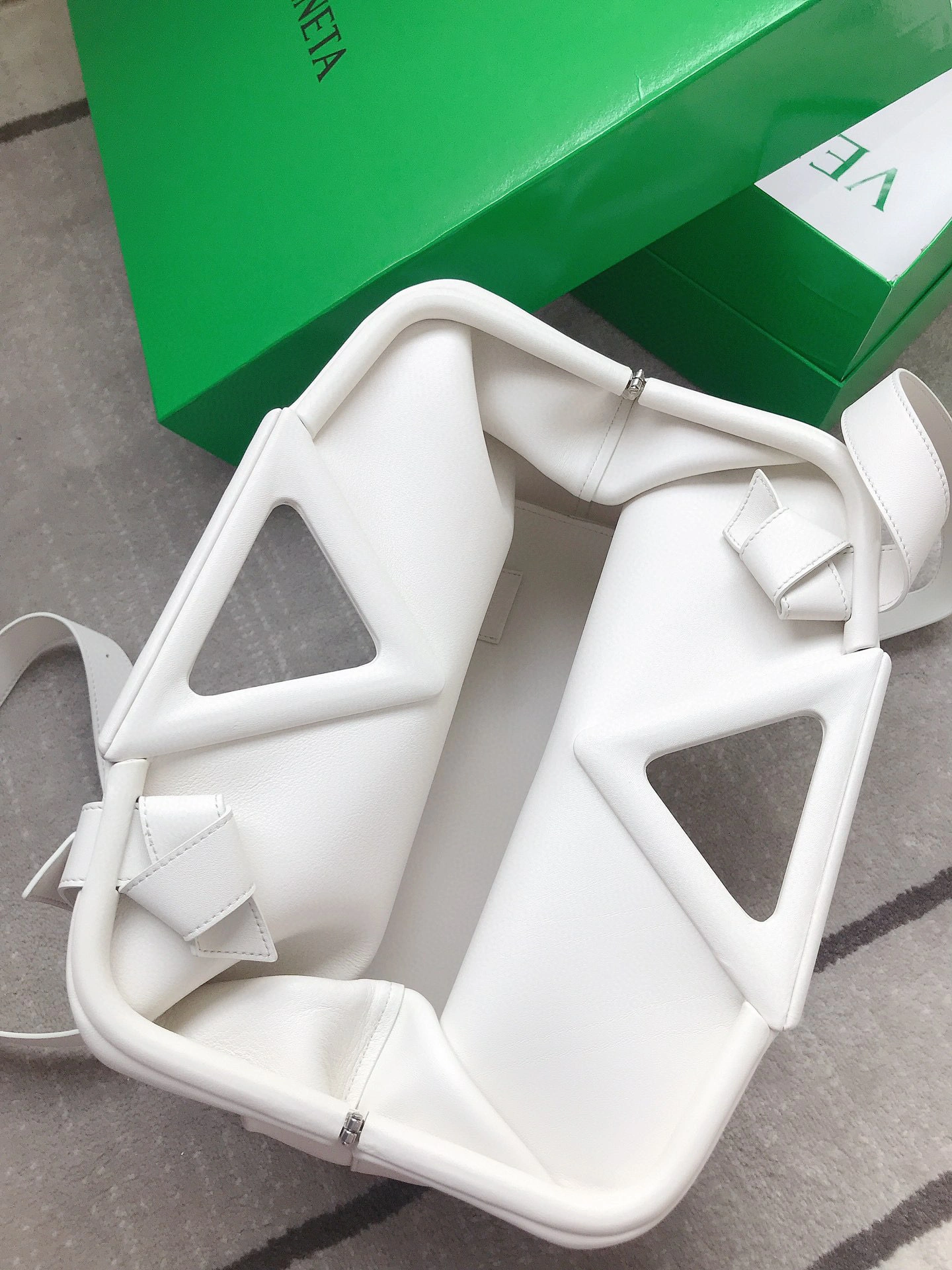 652446 triangle item:B-B063B0454