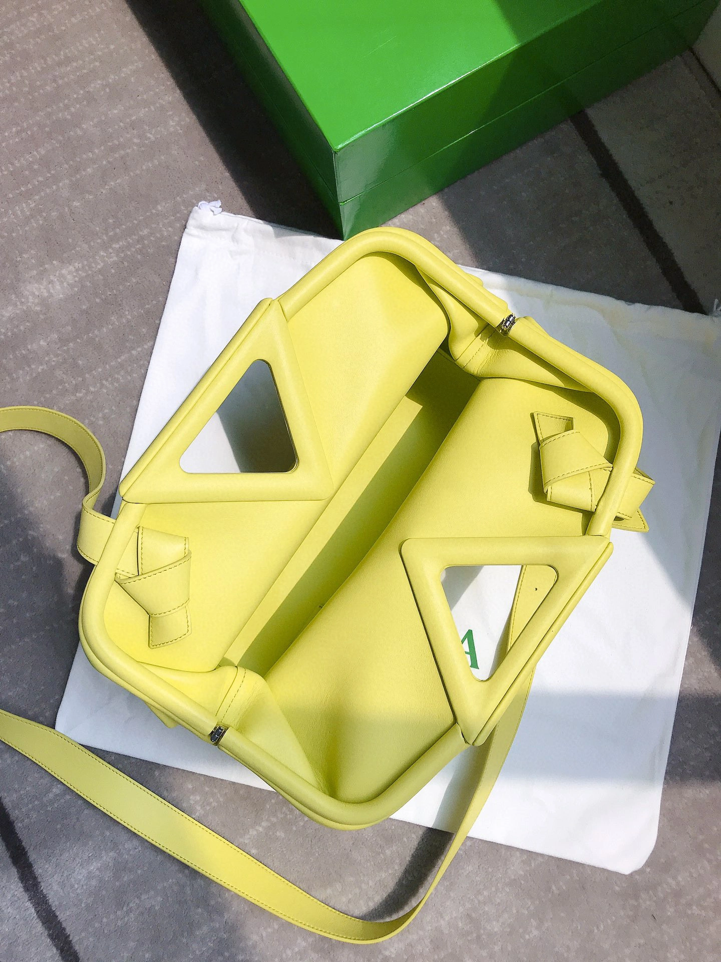 652446 triangle item:B-B063B0456