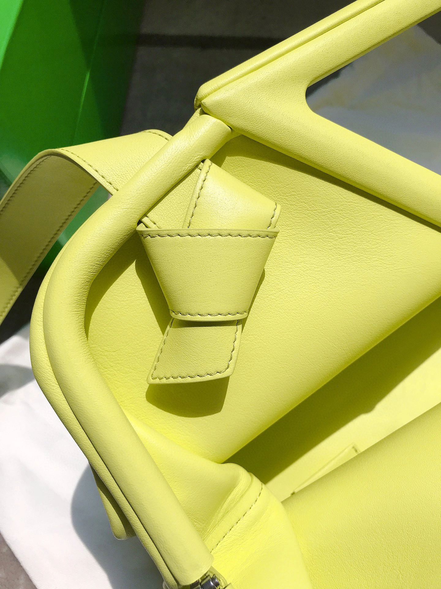 652446 triangle item:B-B063B0456
