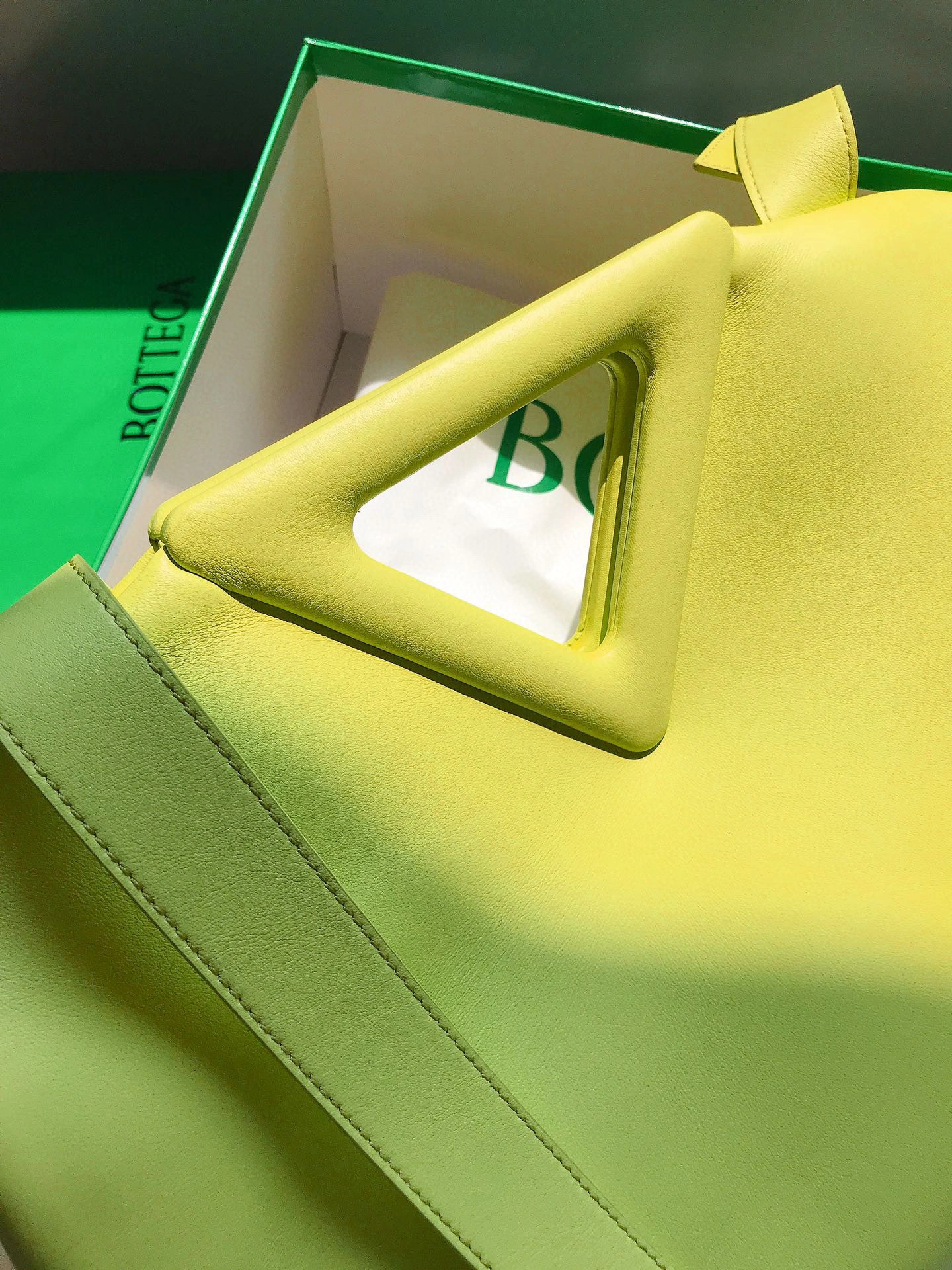 652446 triangle item:B-B063B0456