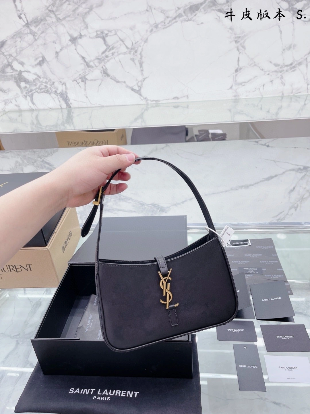 657228 Calfskin item : BT-B018C0478