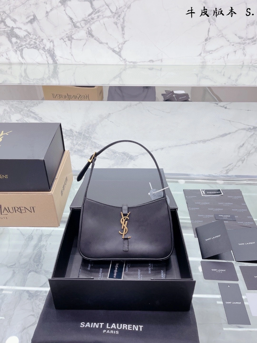 657228 Calfskin item : BT-B018C0478
