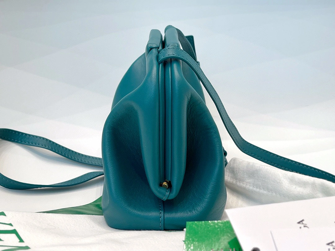 658476 THE TRIANGLE 2Colour item:B-B063B0464-2