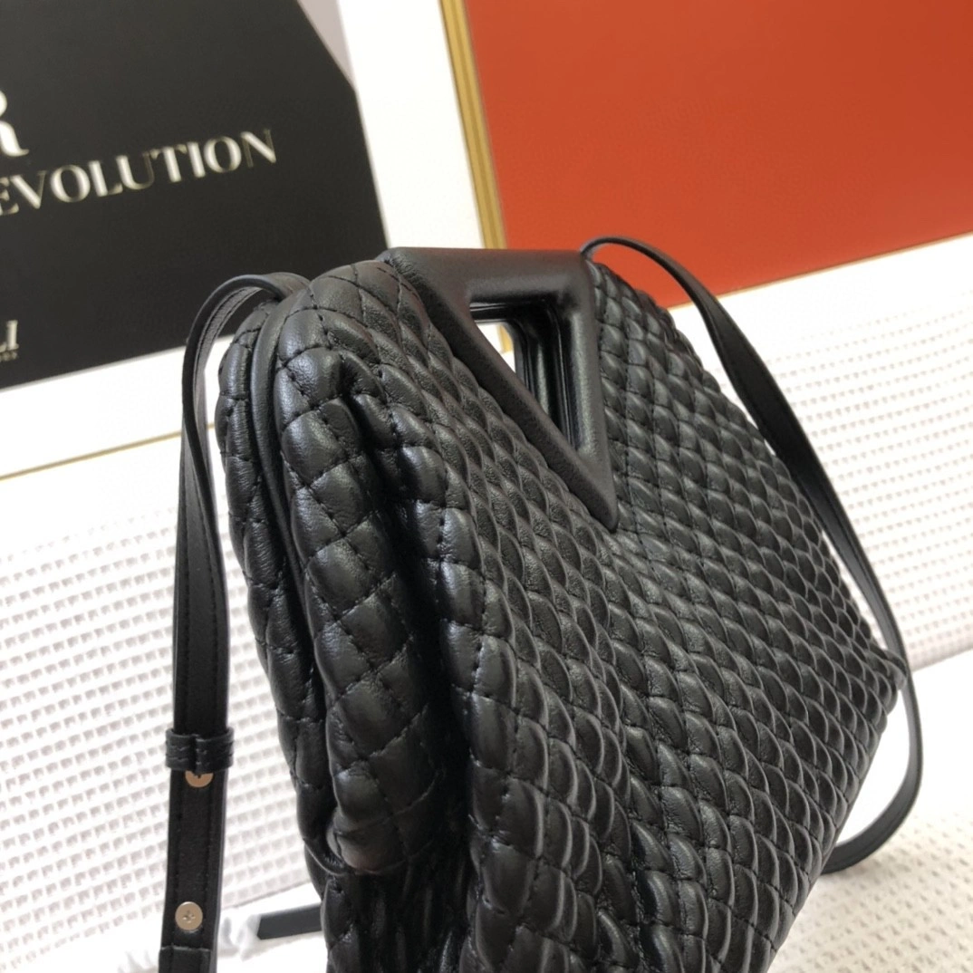661986 triangle item : BT-B027B2726
