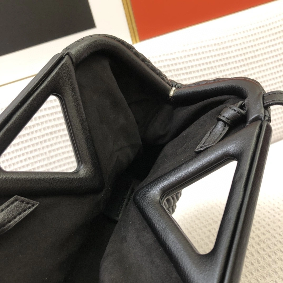 661986 triangle item : BT-B027B2726