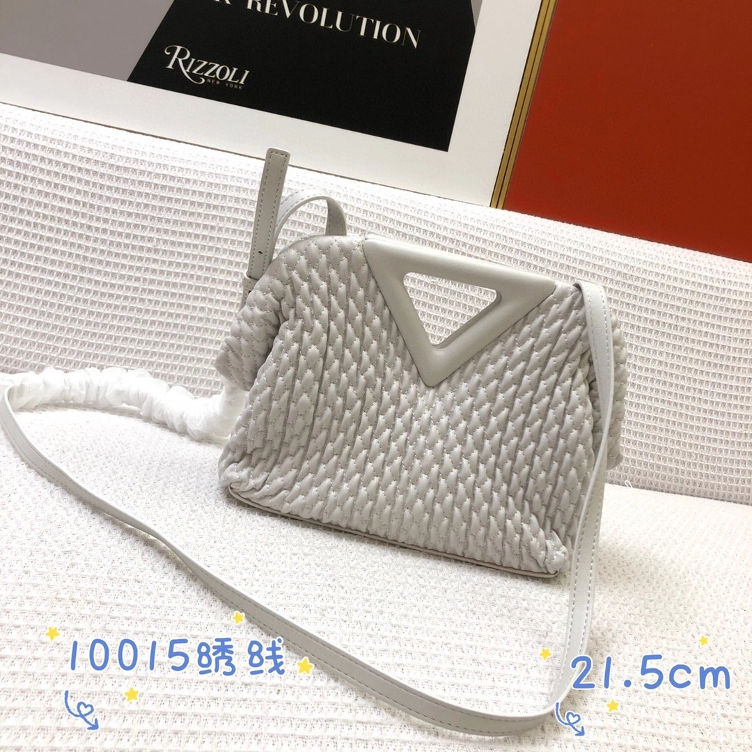 661986 triangle item : BT-B027B2727