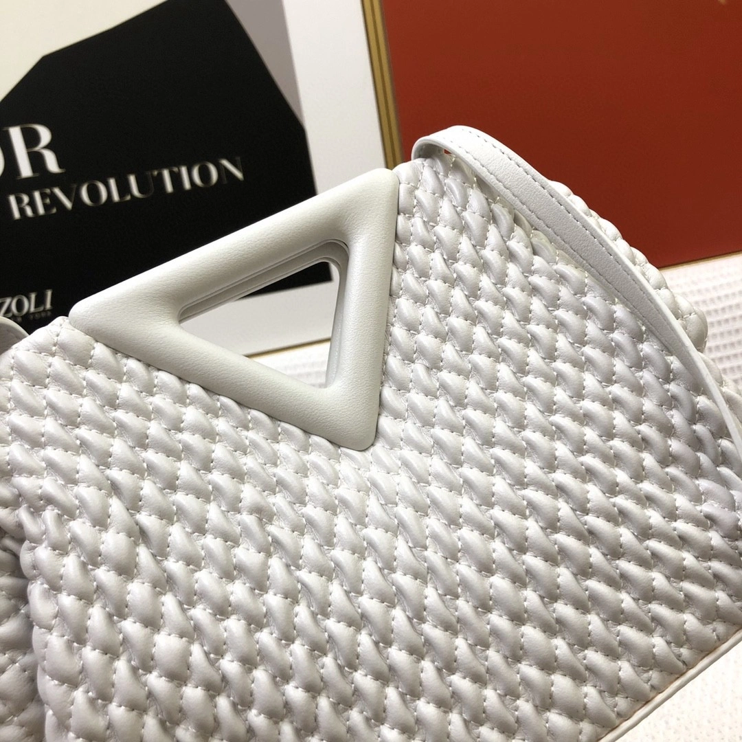 661986 triangle item : BT-B027B2727