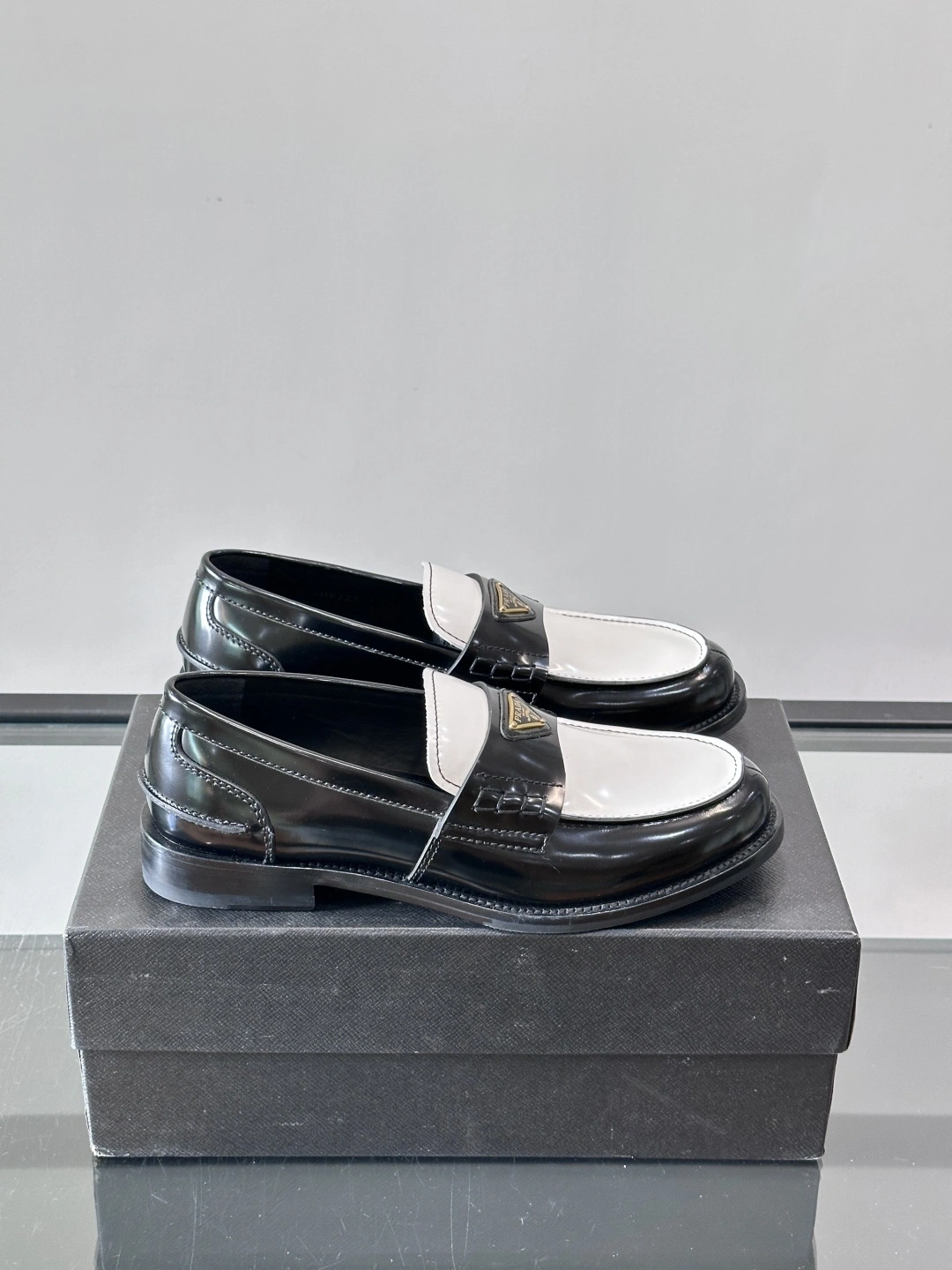 OOBB- 6iv593hy 1D813N_AZ3_F0967_F_A020 2DB223_AZ3_F0967_F_X000 calfskin item：E-X230I0327