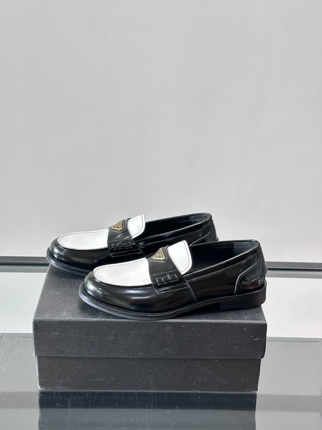 OOBB- 6iv593hy 1D813N_AZ3_F0967_F_A020 2DB223_AZ3_F0967_F_X000 calfskin item：E-X230I0327
