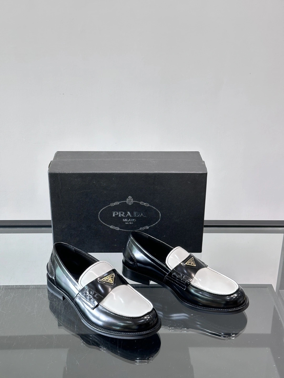 OOBB- 6iv593hy 1D813N_AZ3_F0967_F_A020 2DB223_AZ3_F0967_F_X000 calfskin item：E-X230I0327