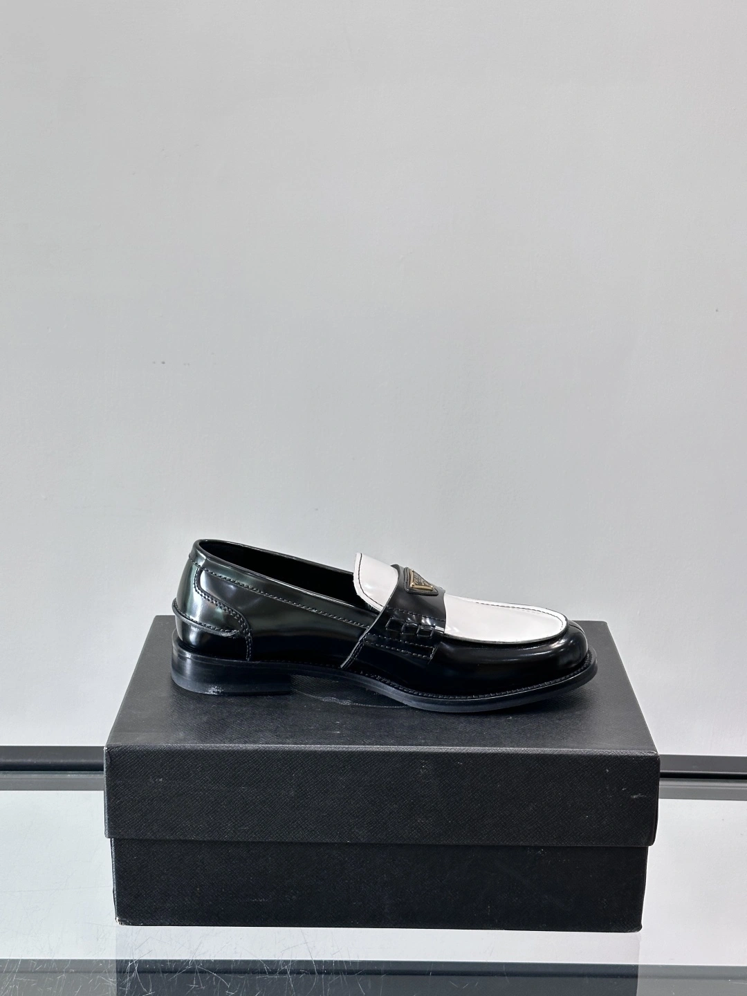 OOBB- 6iv593hy 1D813N_AZ3_F0967_F_A020 2DB223_AZ3_F0967_F_X000 calfskin item：E-X230I0327