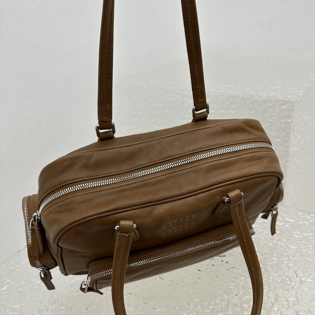 MOMO- 7iu7iu 5BB159_2CRL_F098L_V_OOO high quality version Pocket Calfskin item:E-B664G2037