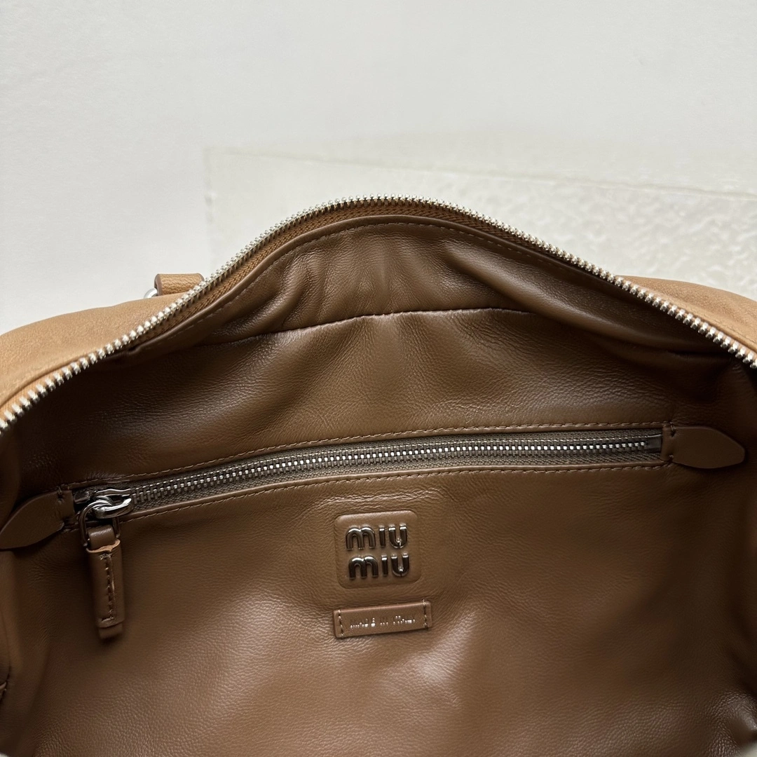 MOMO- 7iu7iu 5BB159_2CRL_F098L_V_OOO high quality version Pocket Calfskin item:E-B664G2037