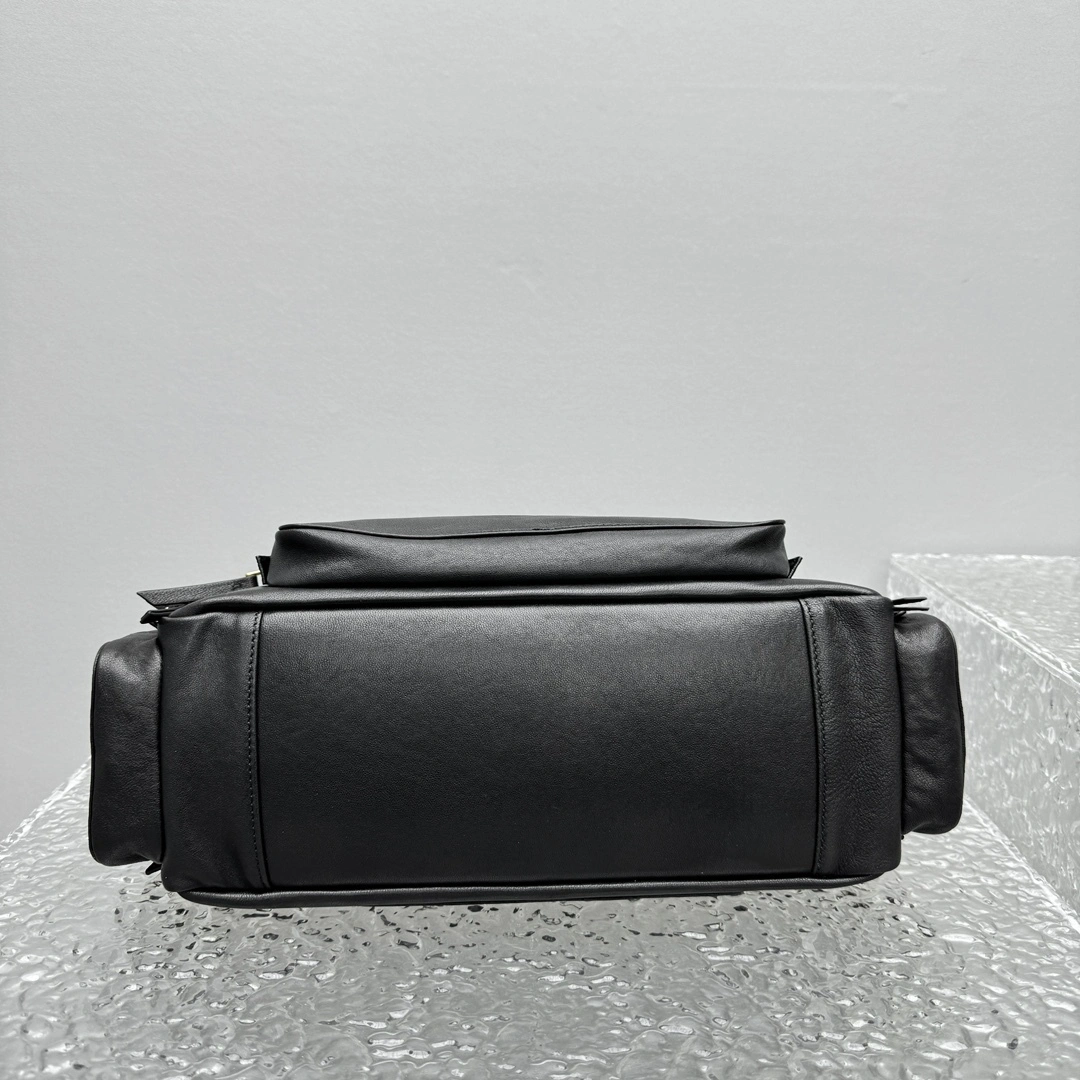 MOMO- 7iu7iu 5BB175_2CV4_F0002_V_OOO high quality version Pocket Calfskin item:E-B664G2036