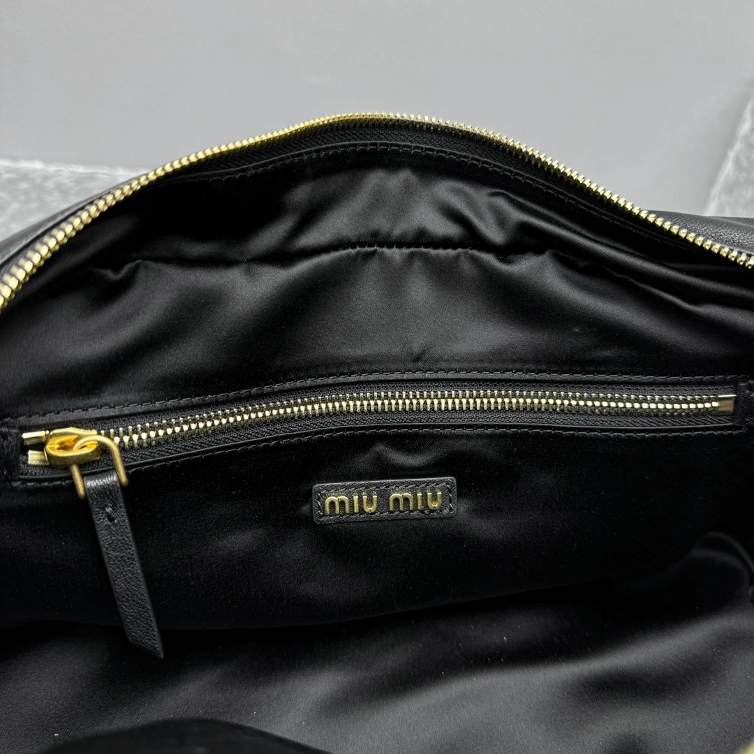 MOMO- 7iu7iu 5BB175_2CV4_F0002_V_OOO high quality version Pocket Calfskin item:E-B664G2036