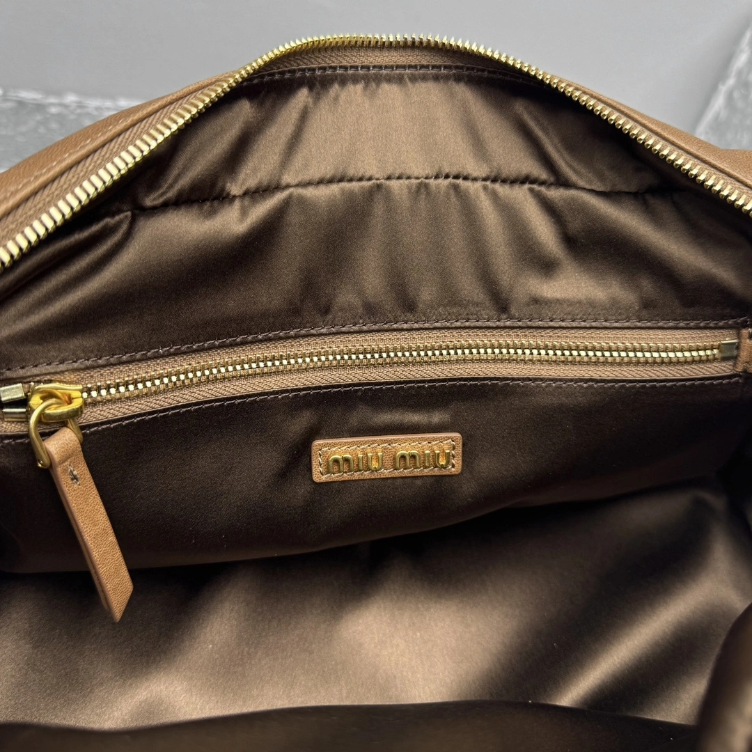 MOMO- 7iu7iu 5BB175_2CV4_F0316_V_OOO high quality version Pocket Calfskin item:E-B664G2035