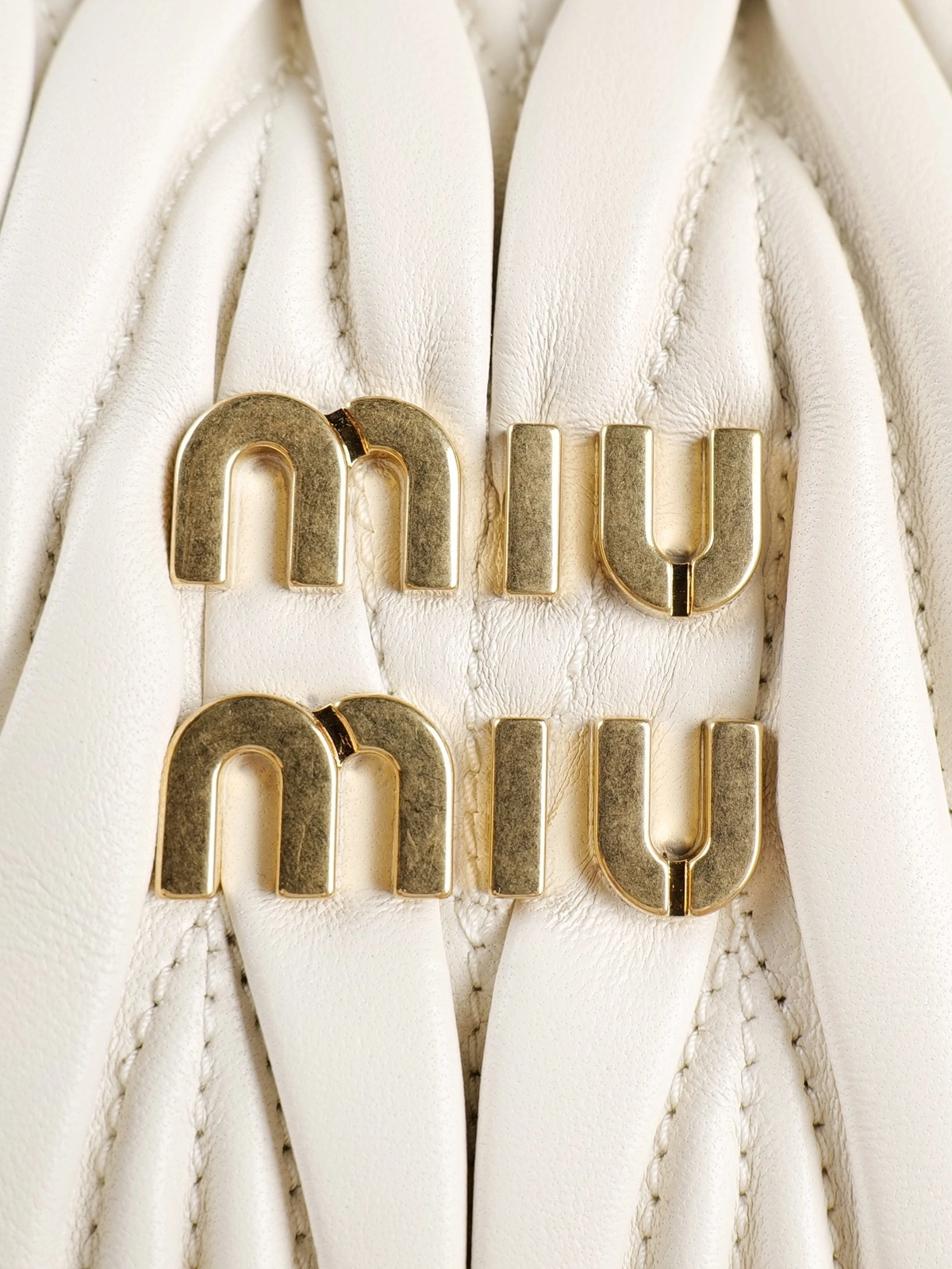 MOMO-- 7iu7iu 5BC125-N88-F0009-V-OOY high quality version Wander sheepskin item:E-B461A1242