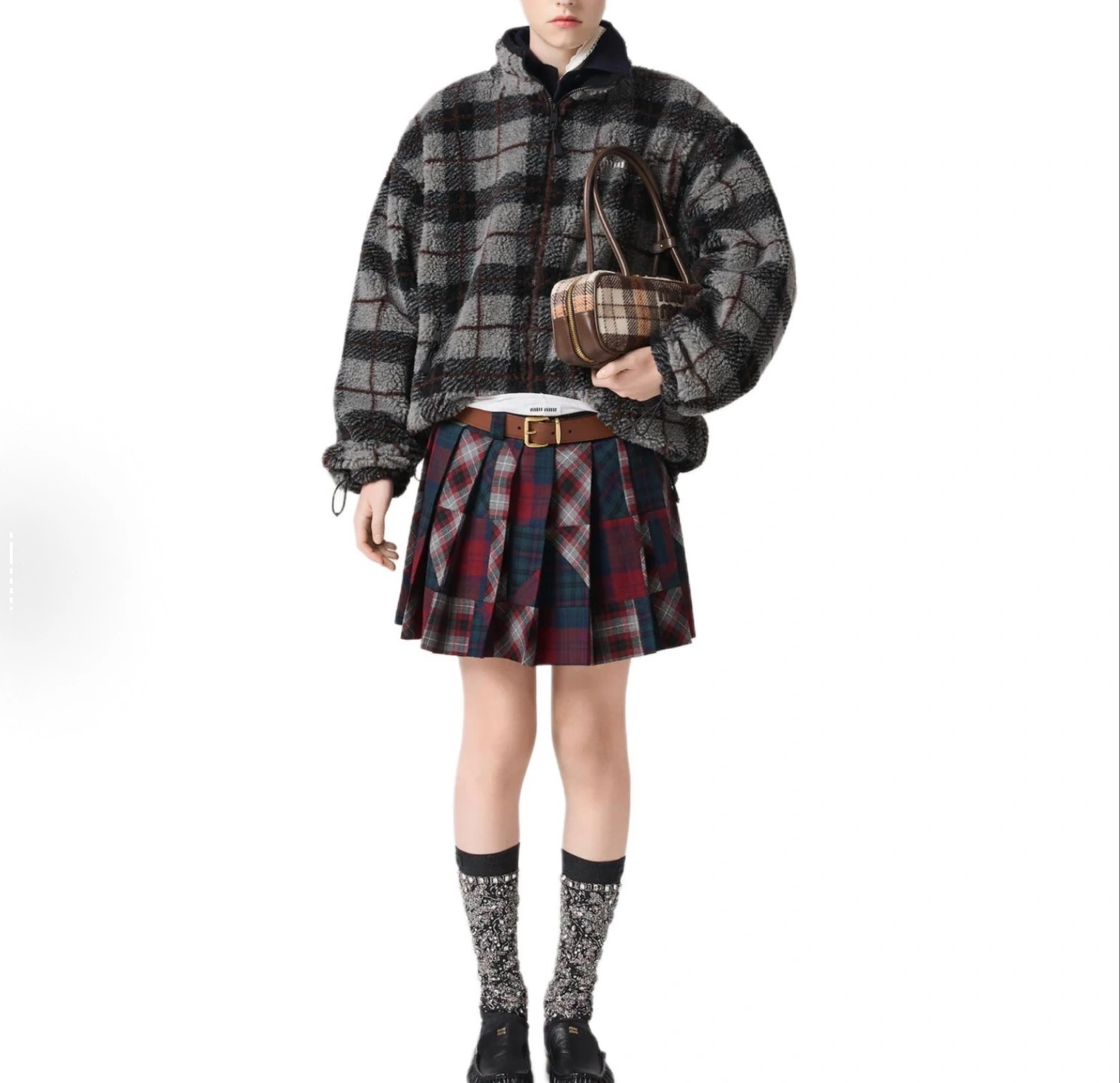 Victoria-- 7iu7iu 25FW 80% wool ，20% Cotton 100% nylon 3D embroidery 2colour item:E-F509L1211-2H
