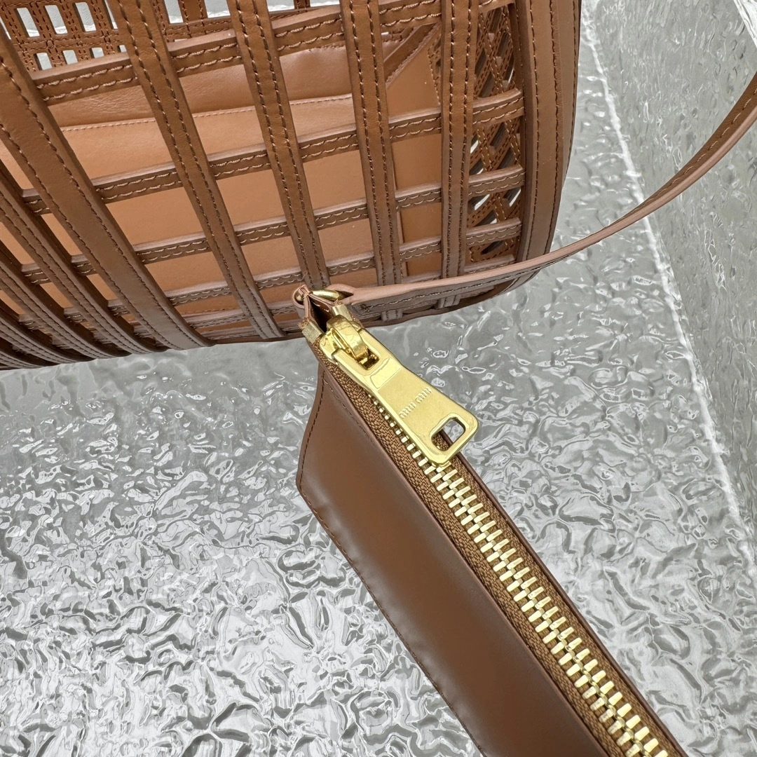 MOMO- 7iu7iu 5BA293_2IBE_F0046_V_OOO high quality version 25ss cowhide item:E-B664G2081