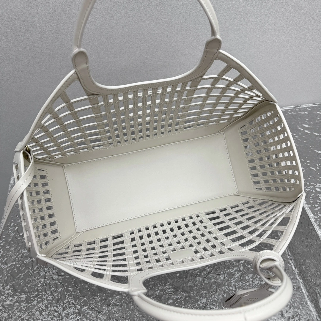MOMO- 7iu7iu 5BA293_2IBE_F0K74_V_OOO high quality version 25ss cowhide item:E-B664G2082