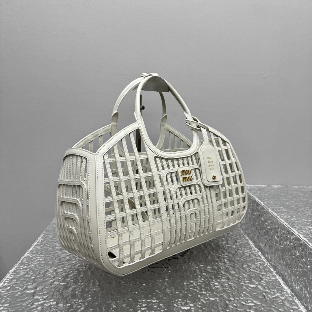 MOMO- 7iu7iu 5BA293_2IBE_F0K74_V_OOO high quality version 25ss cowhide item:E-B664G2082