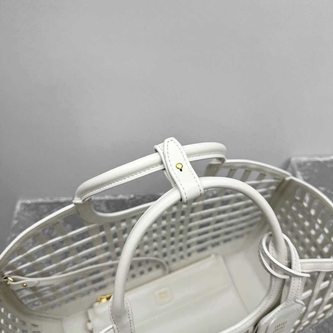 MOMO- 7iu7iu 5BA293_2IBE_F0K74_V_OOO high quality version 25ss cowhide item:E-B664G2082