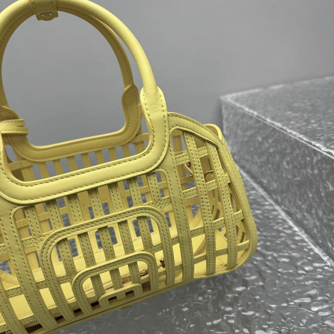 MOMO- 7iu7iu 5BA294_2IBE_F0222_V_OOO high quality version 25ss cowhide item:E-B664G2083