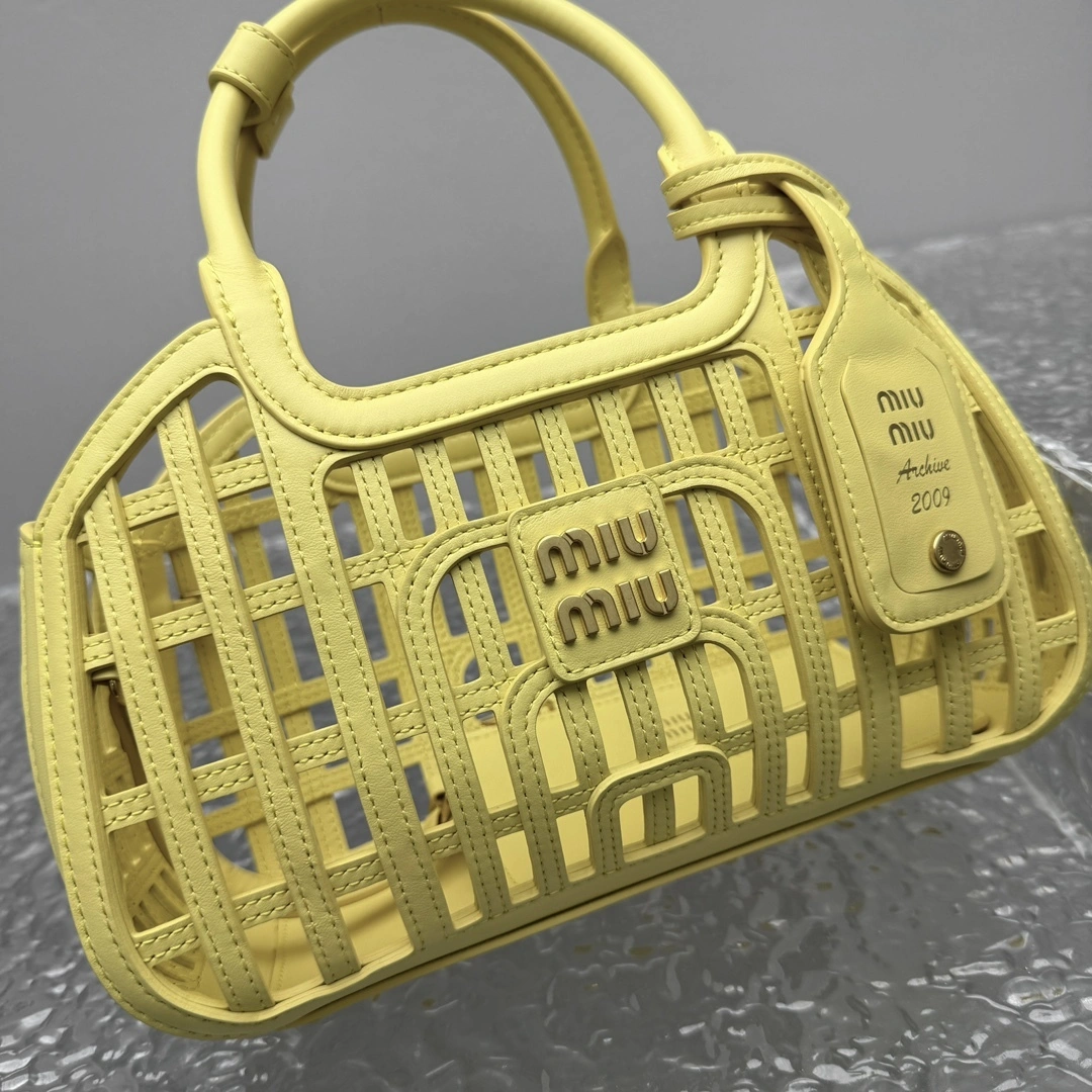 MOMO- 7iu7iu 5BA294_2IBE_F0222_V_OOO high quality version 25ss cowhide item:E-B664G2083