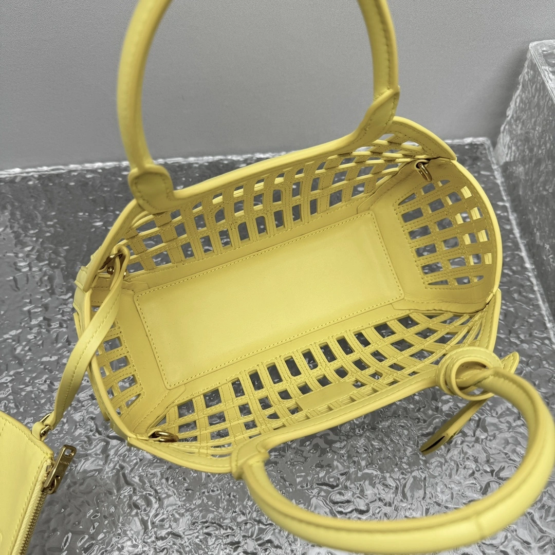 MOMO- 7iu7iu 5BA294_2IBE_F0222_V_OOO high quality version 25ss cowhide item:E-B664G2083