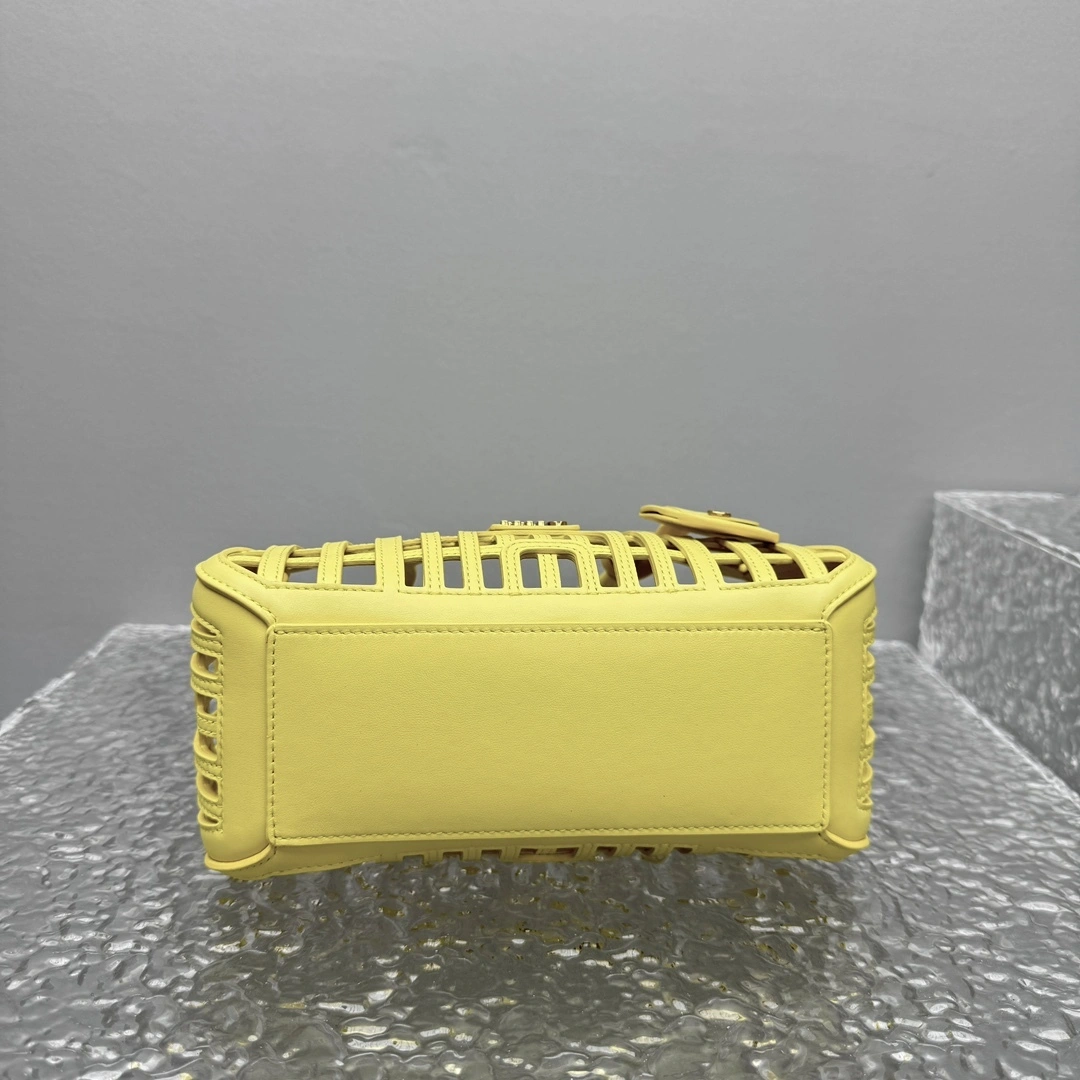 MOMO- 7iu7iu 5BA294_2IBE_F0222_V_OOO high quality version 25ss cowhide item:E-B664G2083