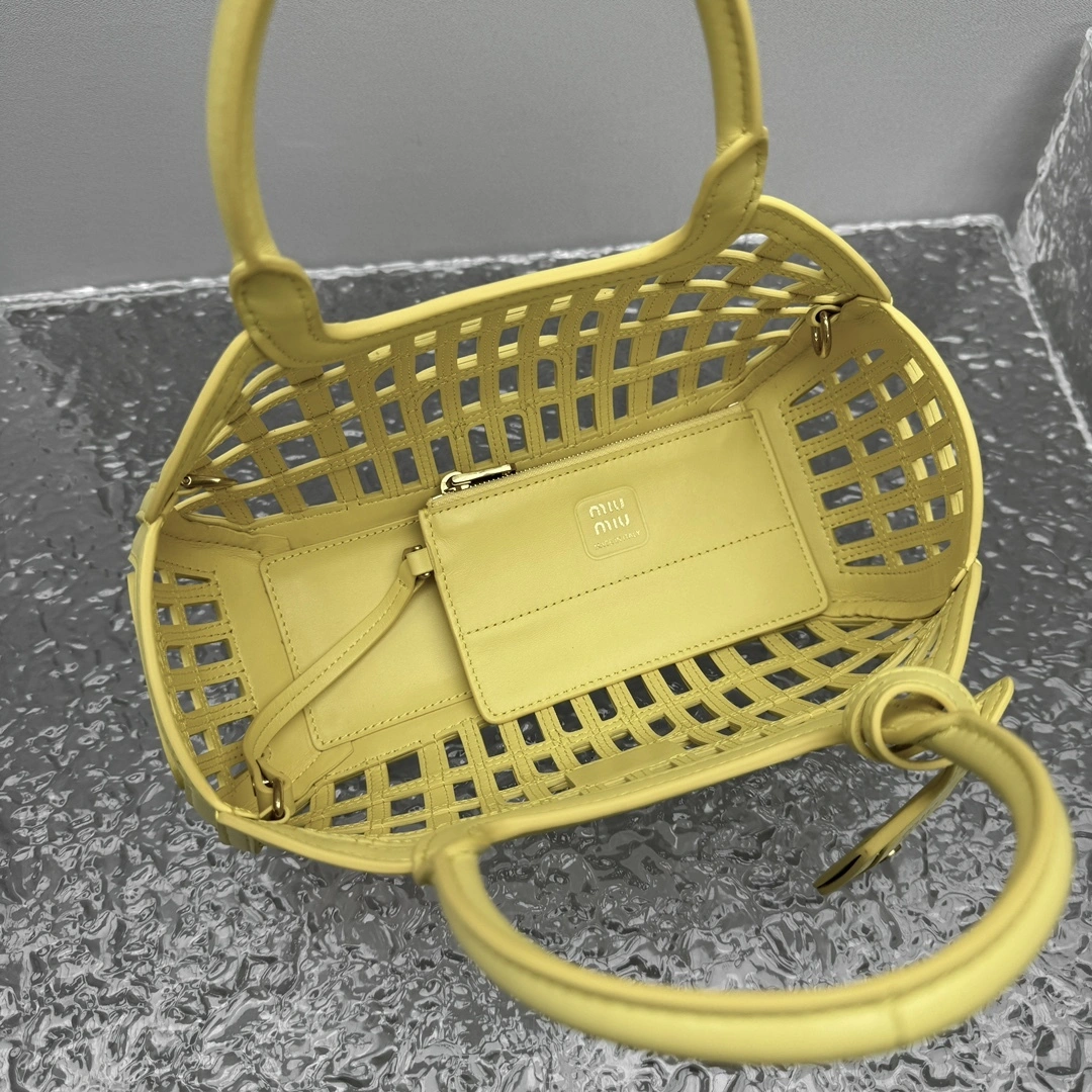 MOMO- 7iu7iu 5BA294_2IBE_F0222_V_OOO high quality version 25ss cowhide item:E-B664G2083