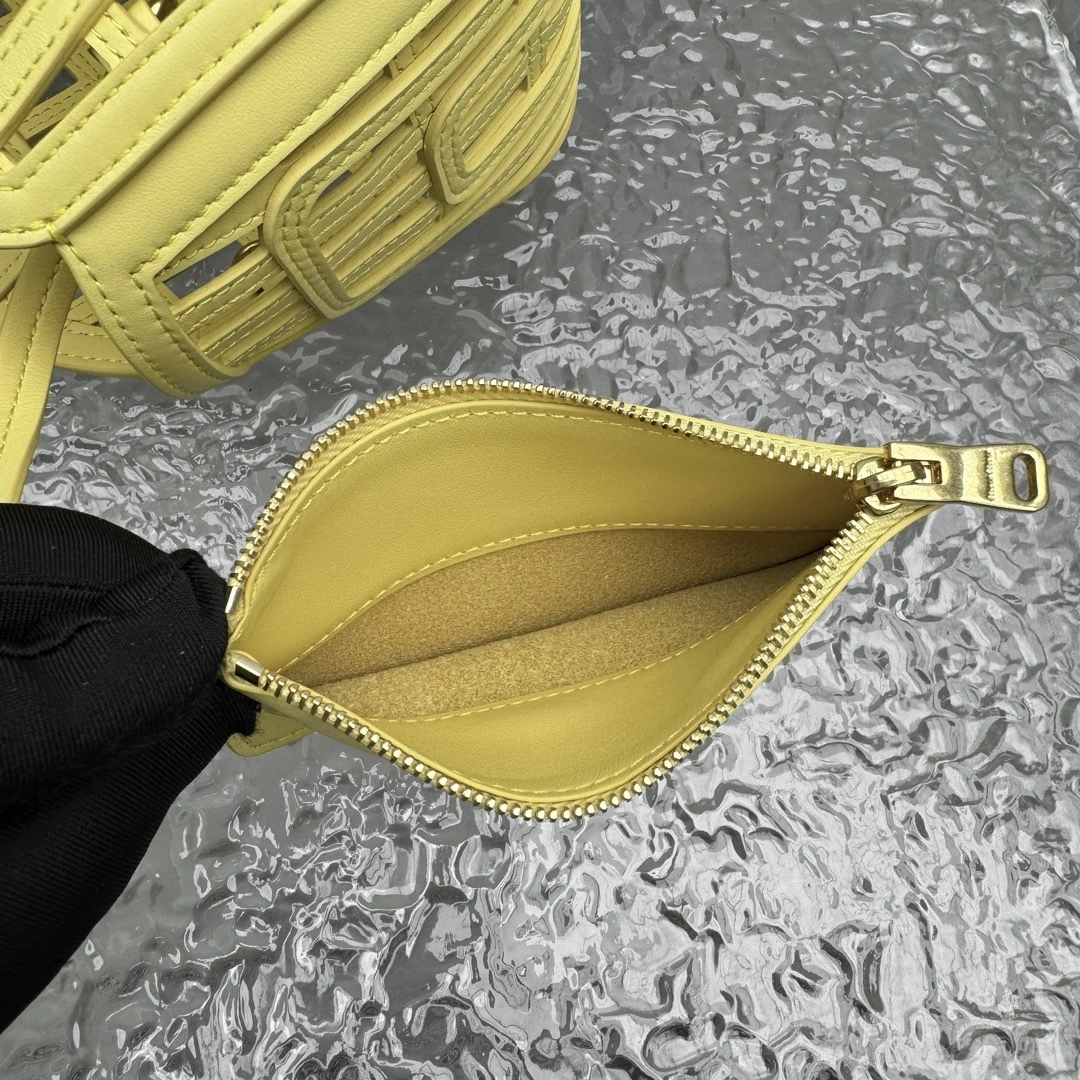 MOMO- 7iu7iu 5BA294_2IBE_F0222_V_OOO high quality version 25ss cowhide item:E-B664G2083