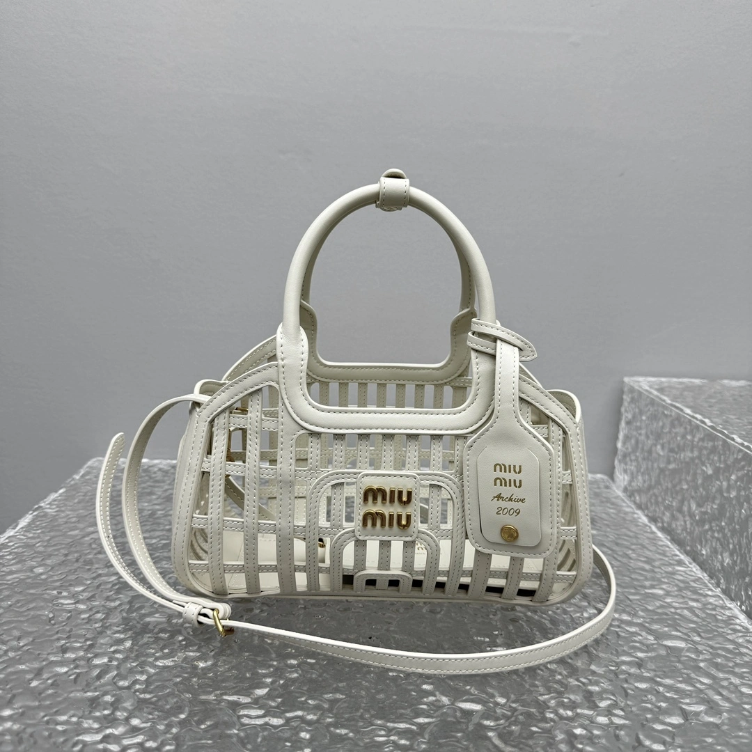 MOMO- 7iu7iu 5BA294_2IBE_F0K74_V_OOO high quality version 25ss cowhide item:E-B664G2080