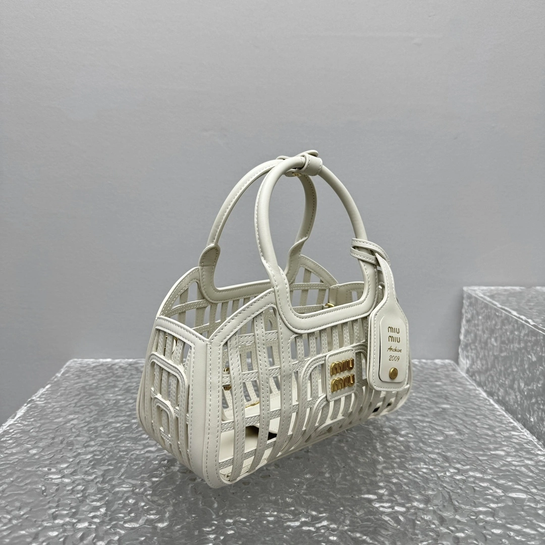 MOMO- 7iu7iu 5BA294_2IBE_F0K74_V_OOO high quality version 25ss cowhide item:E-B664G2080