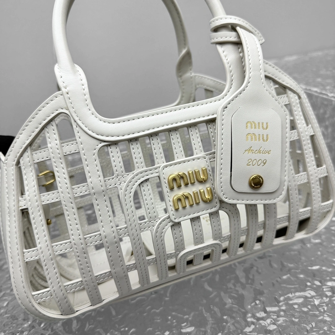 MOMO- 7iu7iu 5BA294_2IBE_F0K74_V_OOO high quality version 25ss cowhide item:E-B664G2080