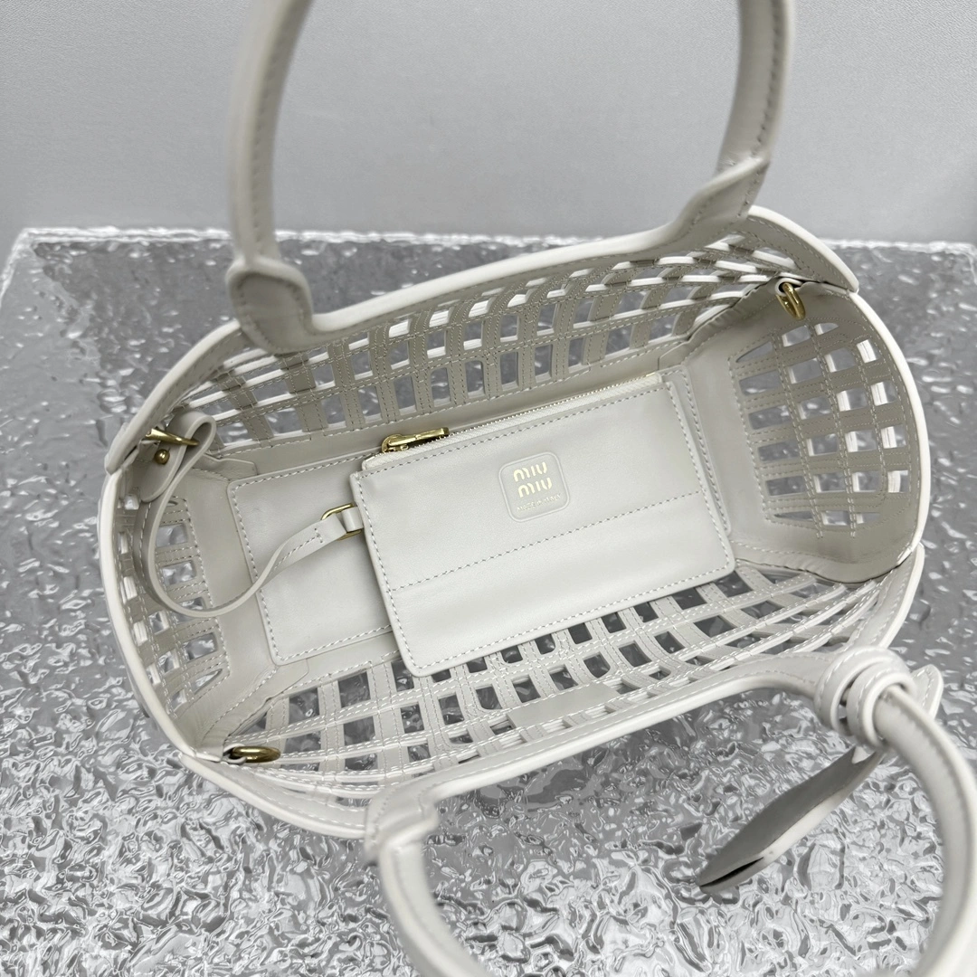 MOMO- 7iu7iu 5BA294_2IBE_F0K74_V_OOO high quality version 25ss cowhide item:E-B664G2080