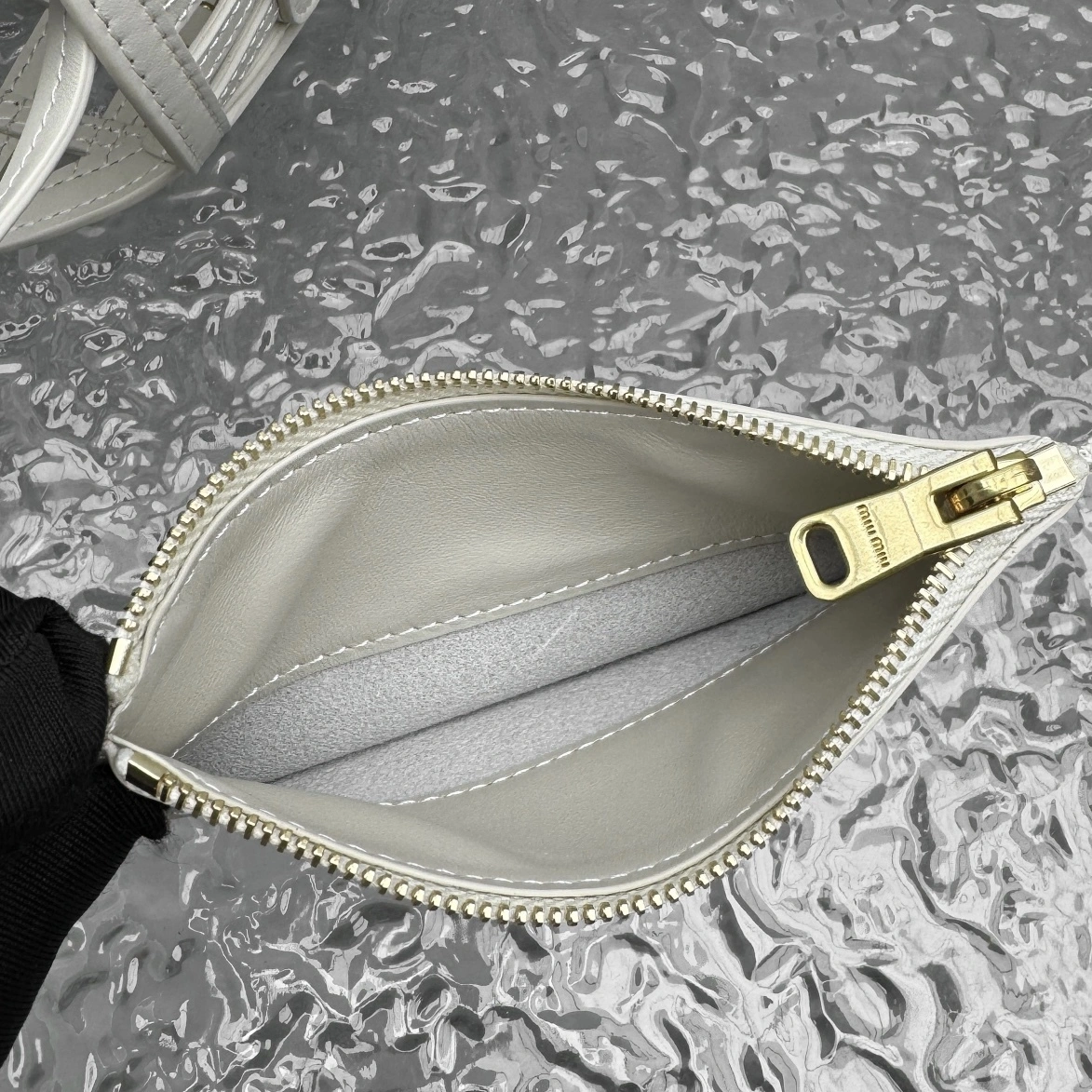 MOMO- 7iu7iu 5BA294_2IBE_F0K74_V_OOO high quality version 25ss cowhide item:E-B664G2080