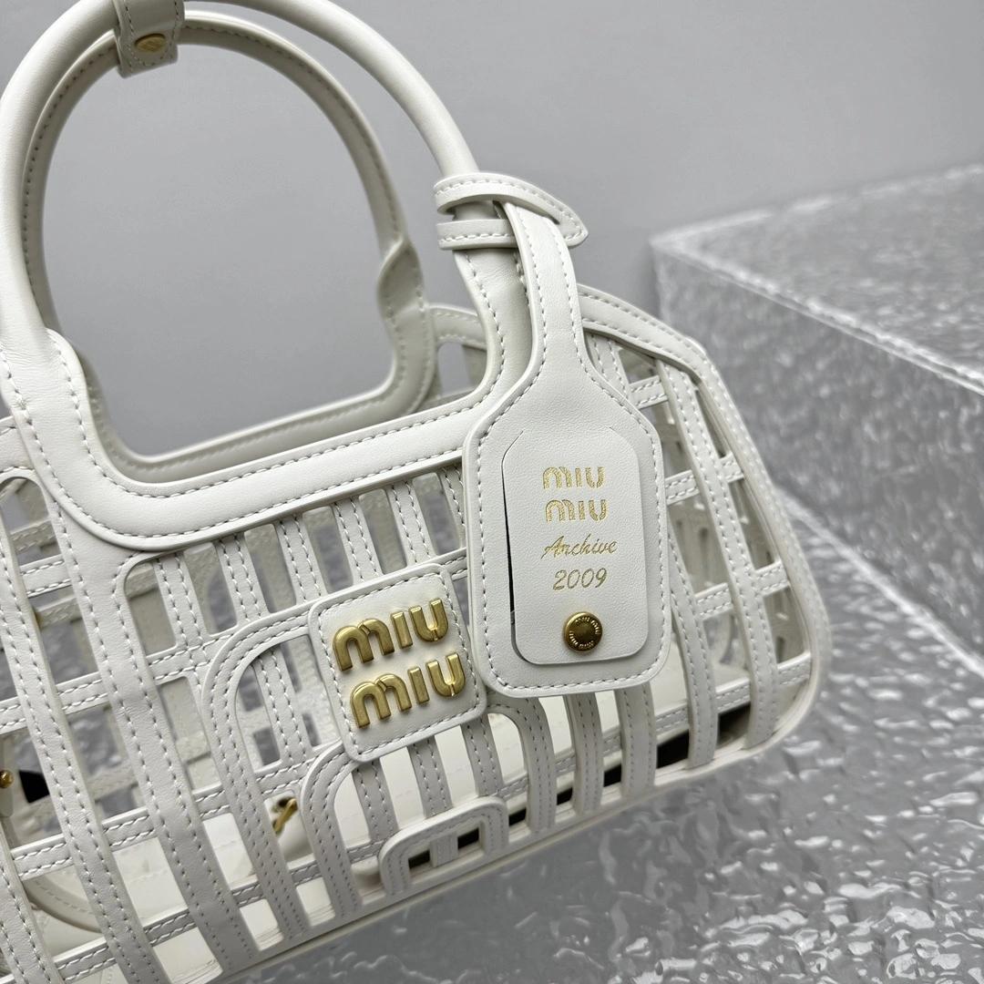 MOMO- 7iu7iu 5BA294_2IBE_F0K74_V_OOO high quality version 25ss cowhide item:E-B664G2080
