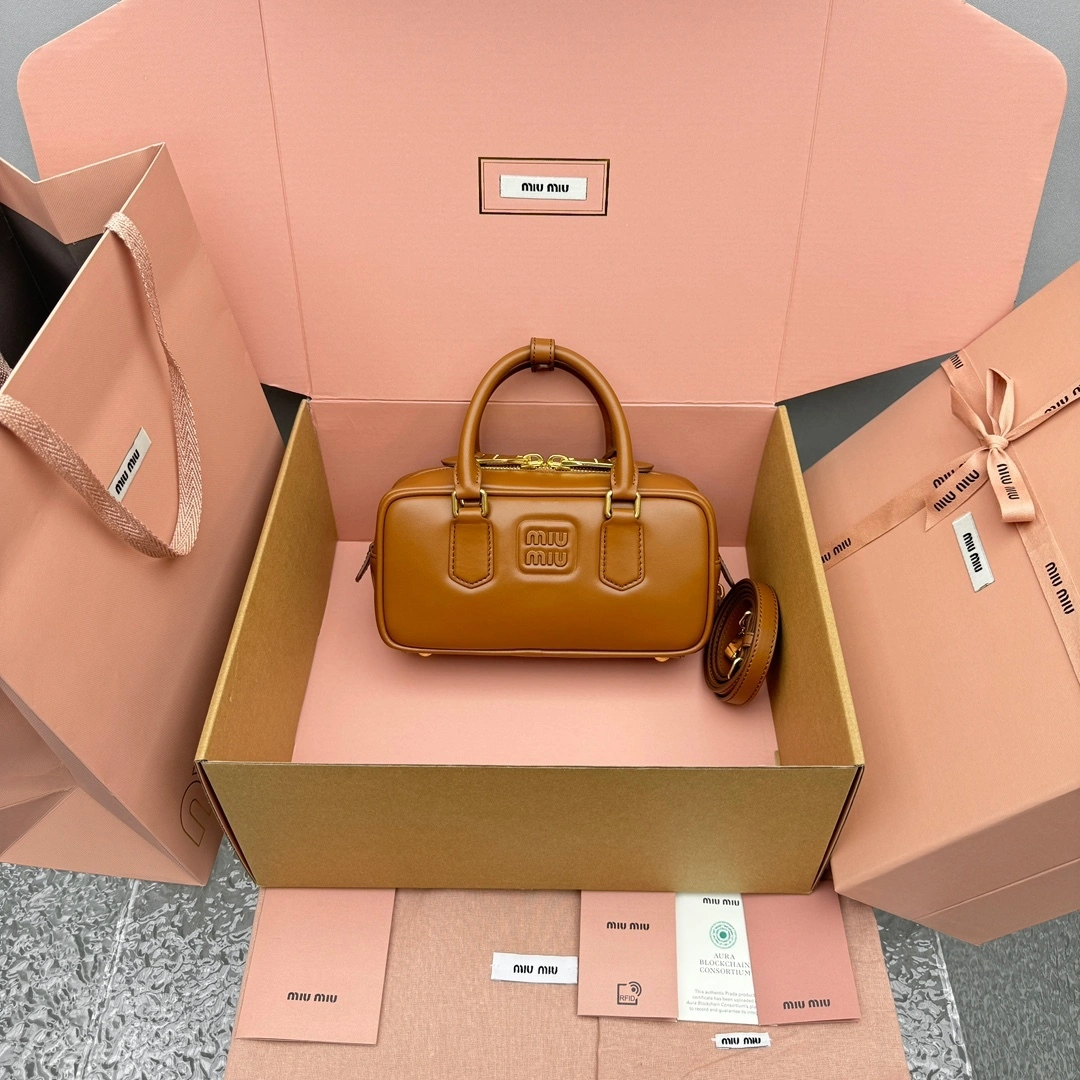 MOMO- 7iu7iu 5BB142_2CR3_F0046_V_OON high quality version Softy Padded item:E-B664G2018