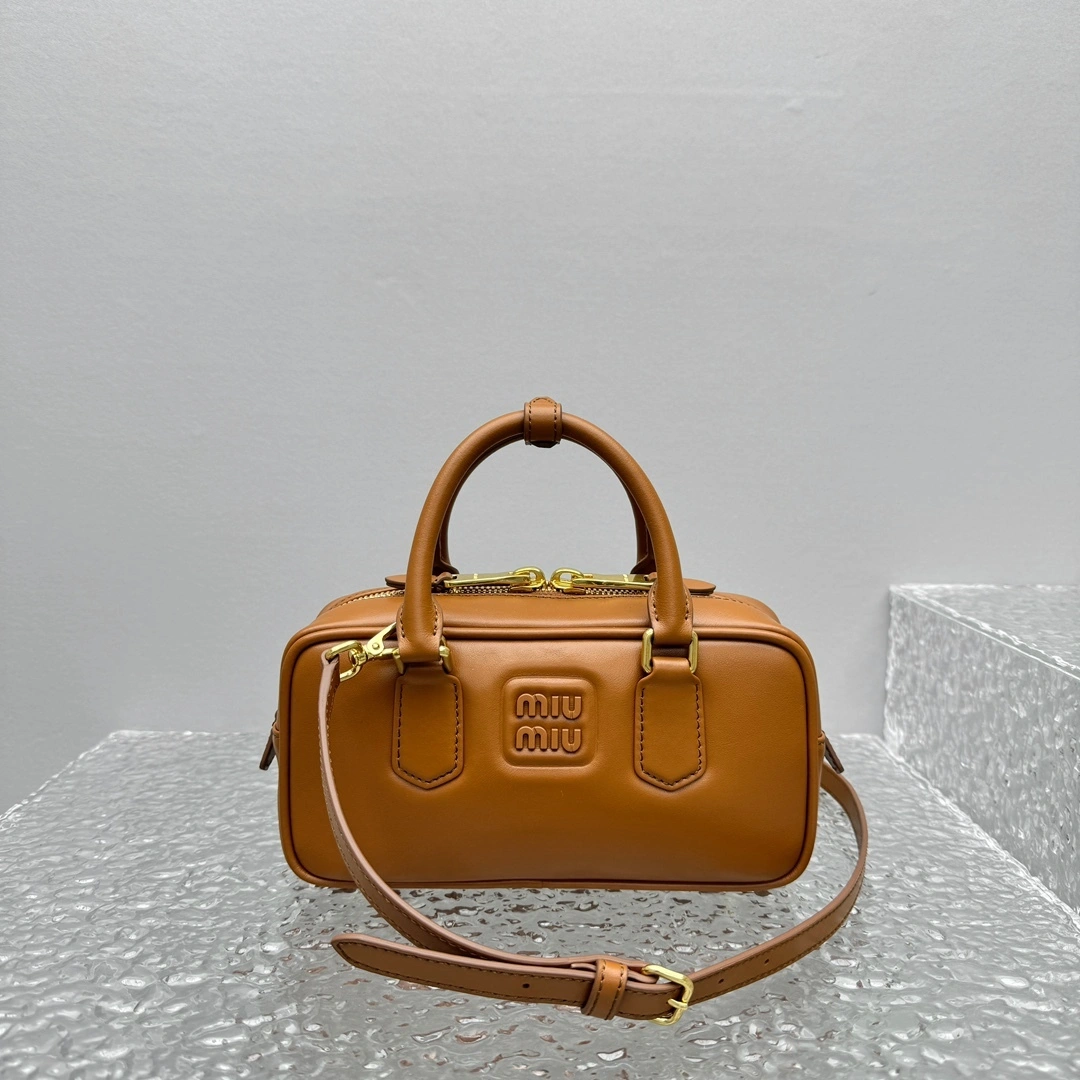 MOMO- 7iu7iu 5BB142_2CR3_F0046_V_OON high quality version Softy Padded item:E-B664G2018