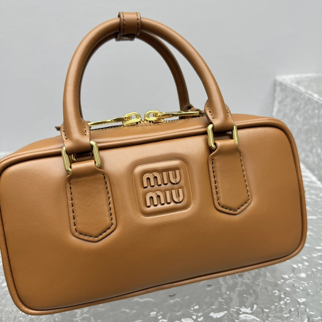 MOMO- 7iu7iu 5BB142_2CR3_F0046_V_OON high quality version Softy Padded item:E-B664G2018