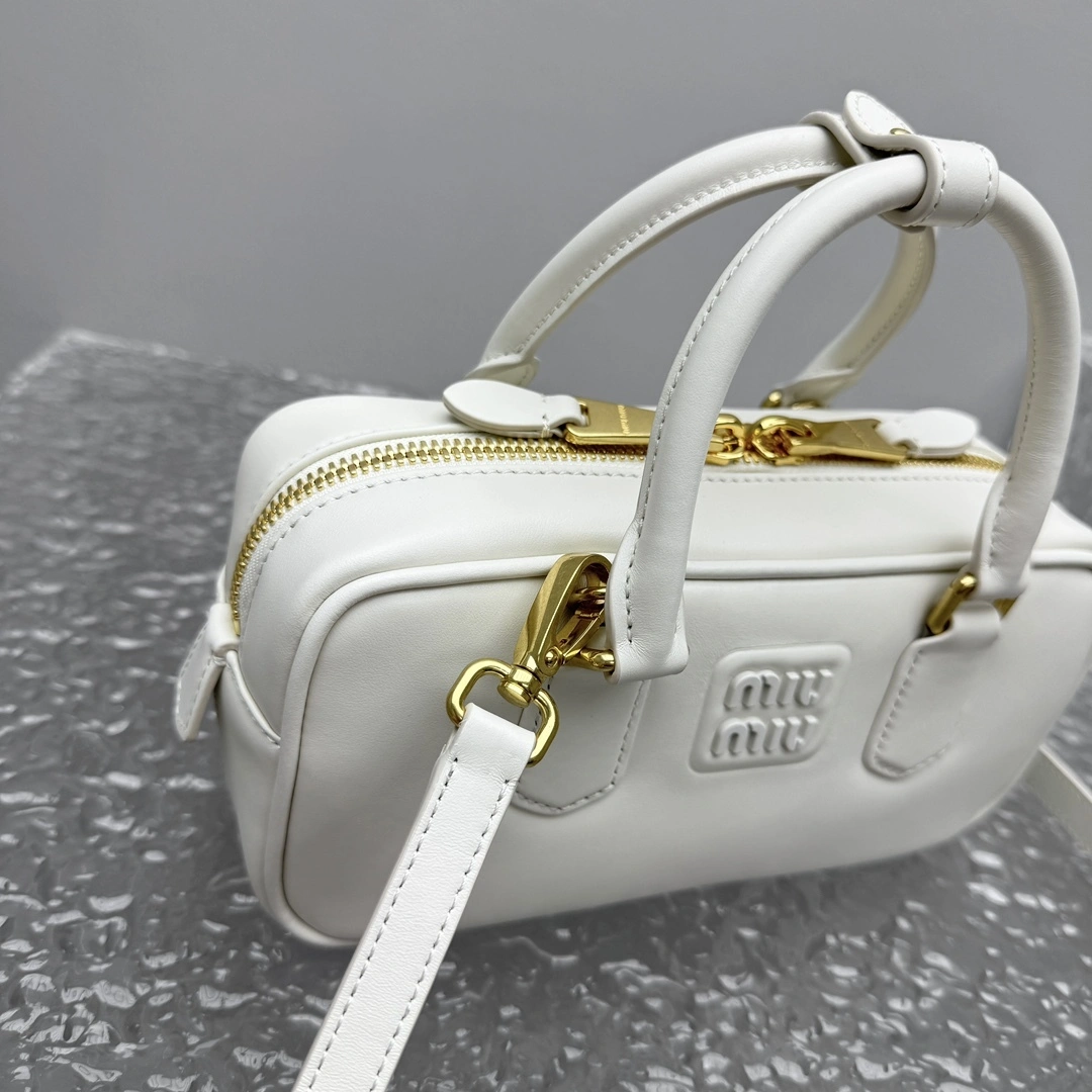 MOMO- 7iu7iu 5BB142_ACR3_F0K74_V_OON high quality version Softy Padded item:E-B664G2017