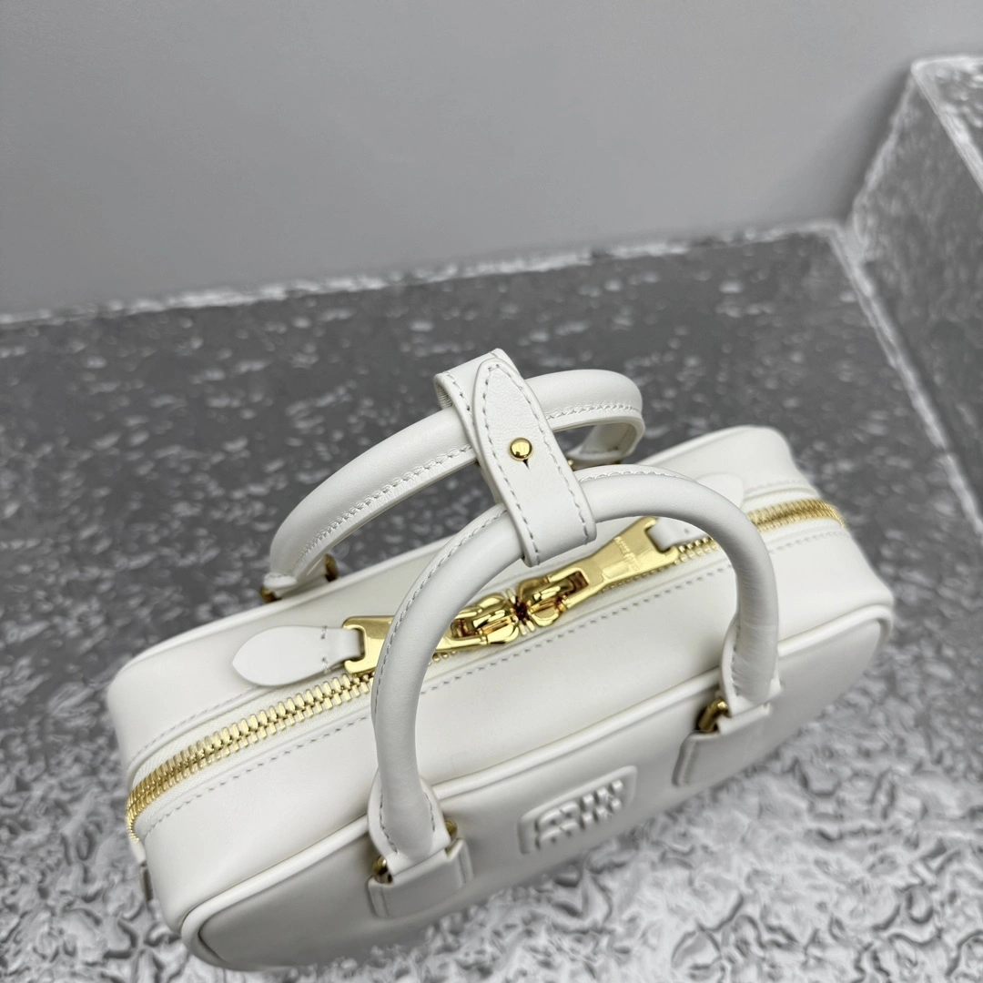 MOMO- 7iu7iu 5BB142_ACR3_F0K74_V_OON high quality version Softy Padded item:E-B664G2017