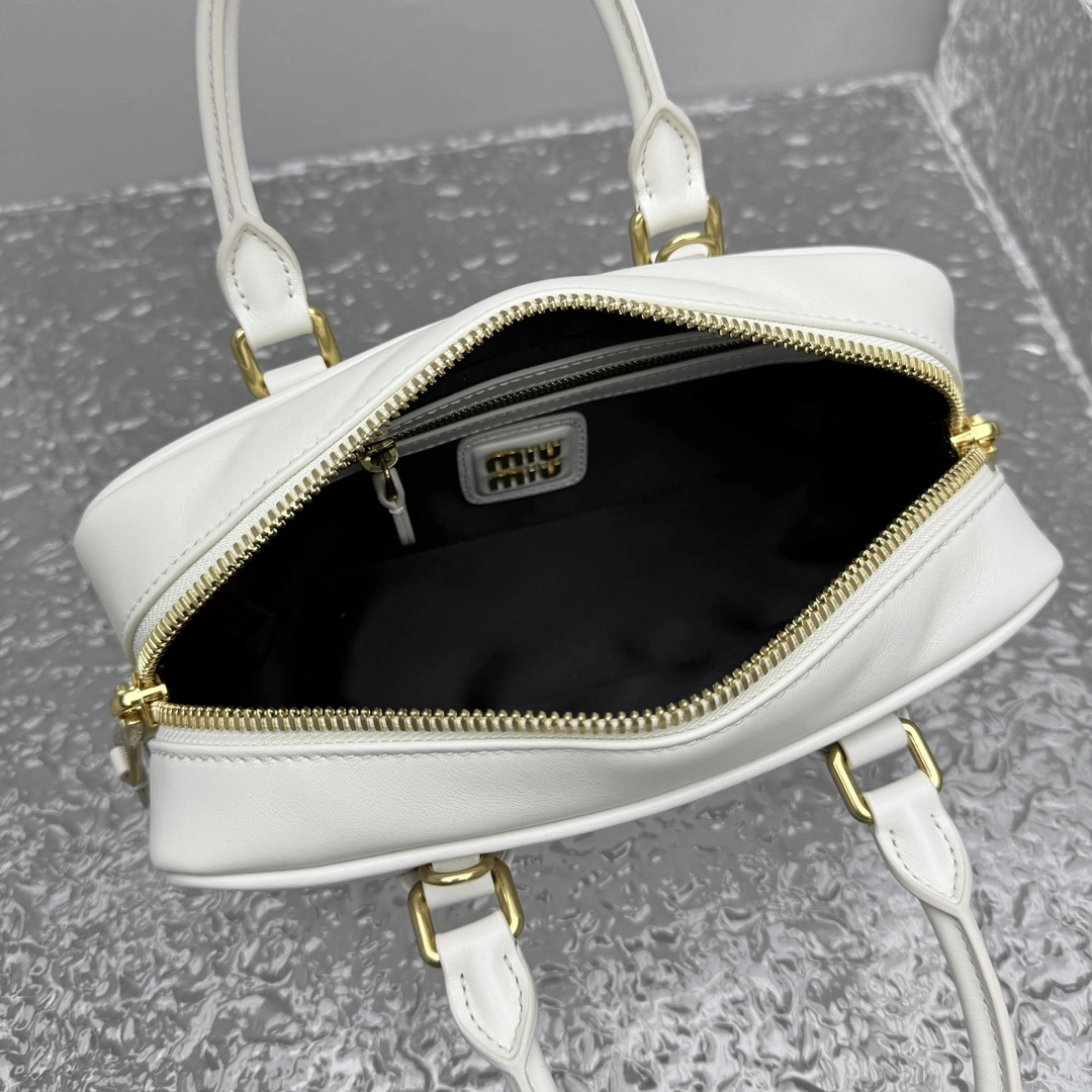 MOMO- 7iu7iu 5BB142_ACR3_F0K74_V_OON high quality version Softy Padded item:E-B664G2017